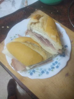 Foto principal de Bocadillo de pata asada y queso majorero