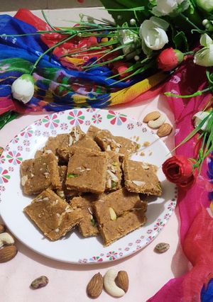 मोहनथाल(mohanthal recipe in hindi) रेसिपी मुख्य फोटो