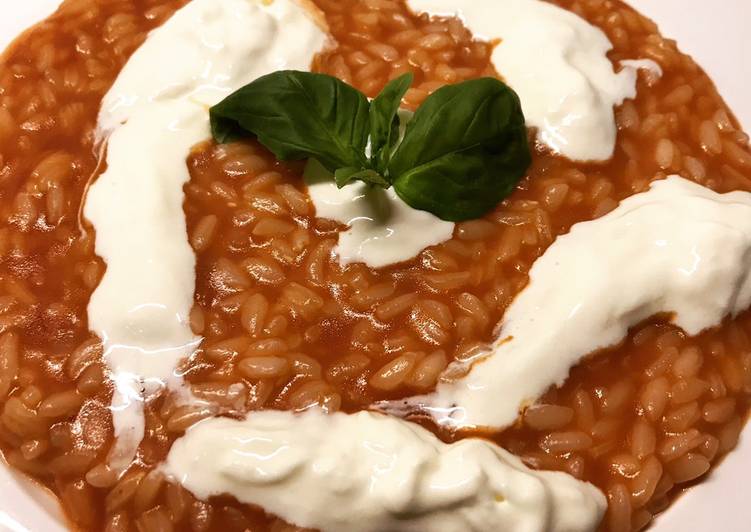 Risotto al pomodoro e basilico con stracciatella