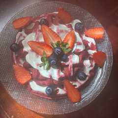 Una foto de Waffles saludables red velvet 🍓🍫