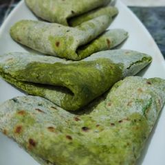 A picture of Palak paratha.