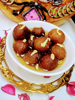 A picture of Gulabjamun.