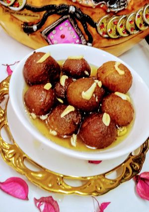 A picture of Gulabjamun.