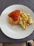 Arroz a la cubana con huevo revuelto