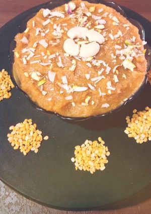મગની દાળનો શીરો (Moong Dal Sheera Recipe In Gujarati) રેસીપી મુખ્ય ફોટો