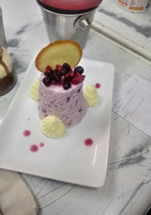 Una foto de Semifredo de frutos rojos
