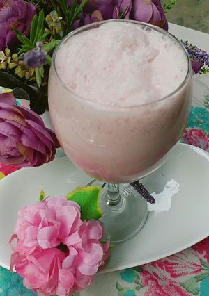 A picture of Strawberry smoothie.