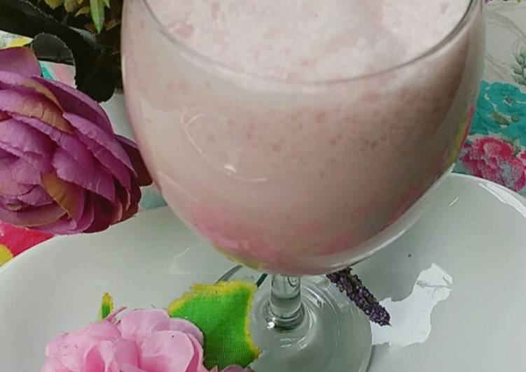 Easiest Way to Prepare Homemade Strawberry smoothie