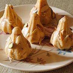 A picture of Mava modak.