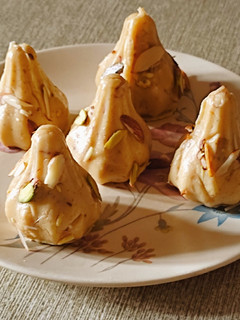 A picture of Mava modak.