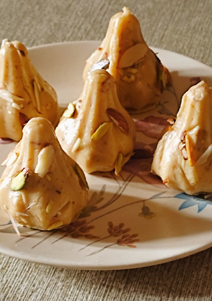 A picture of Mava modak.
