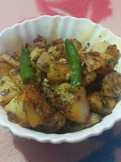 आलू की सब्जी (Aloo ki Sabzi recipe in hindi) रेसिपी मुख्य फोटो