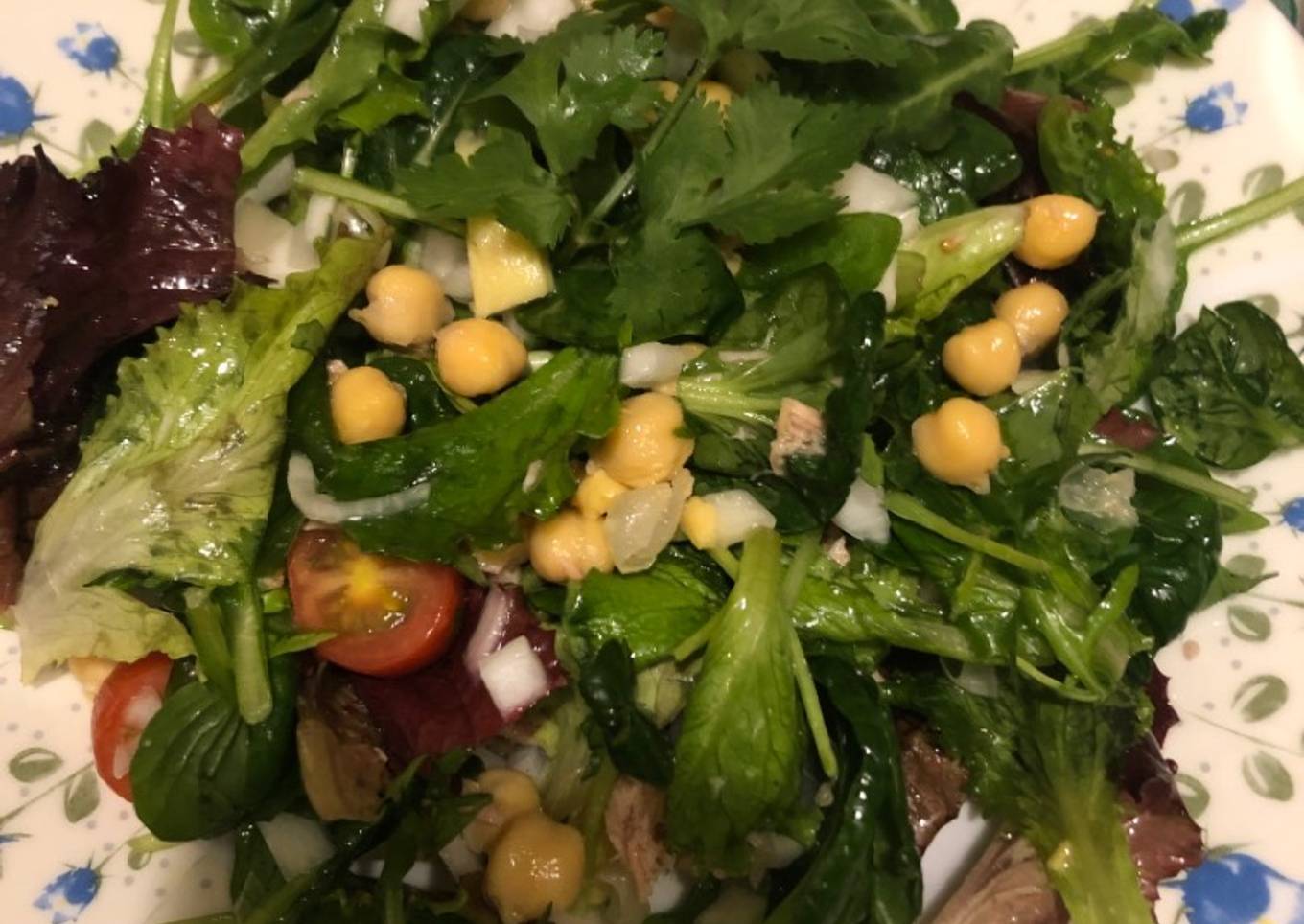 292. Ensalada de garbanzos con aguacate (principal legumbres)