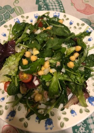 Una foto de 292. Ensalada de garbanzos con aguacate (principal legumbres)