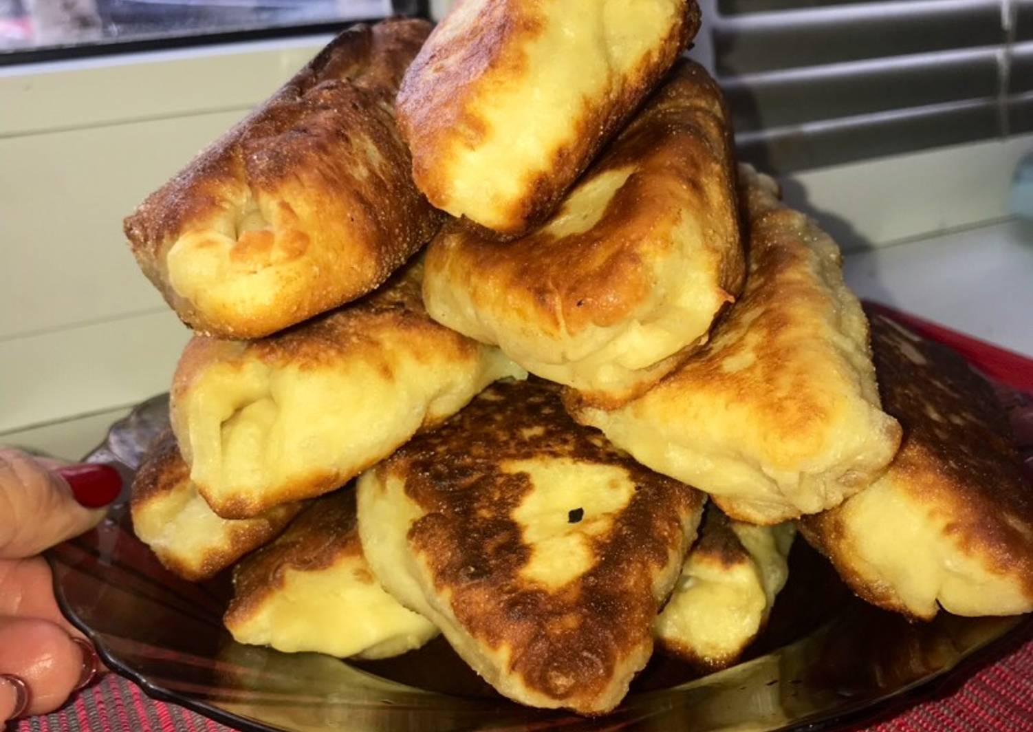 Пирожки с картошкой жареные на кефире рецепт. Пирожки Гумма узбекские. Узбекские жареные пирожки Гумма. Пирожки с картошкой жареные. Пирожки жареные на сковороде.