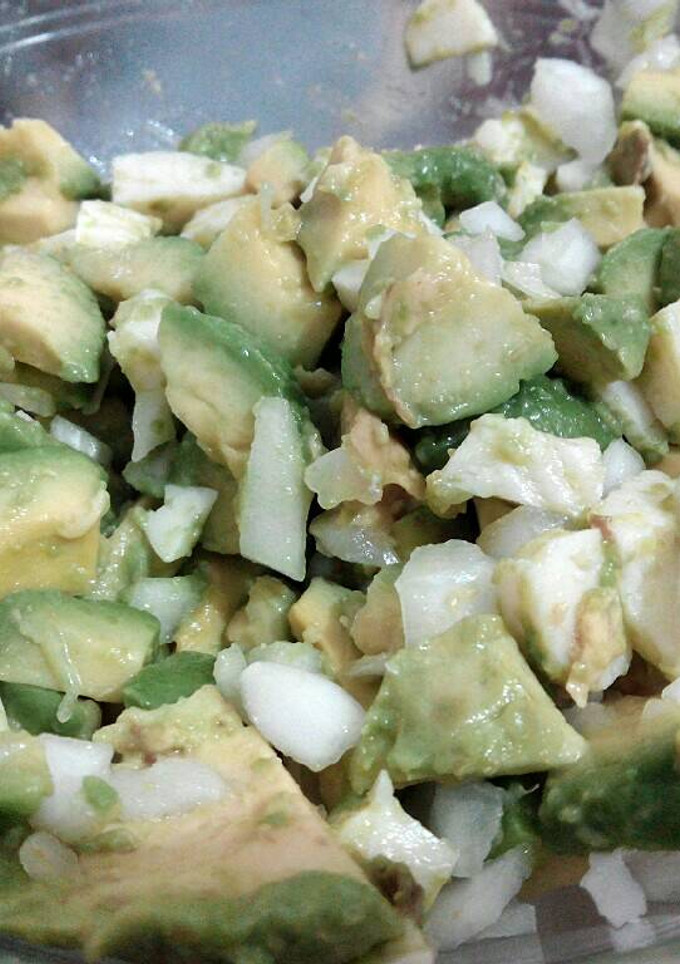 Una foto de Ensalada de palta y cebolla