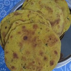 A picture of Methi dry fenugreek khakhra.