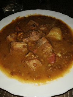 Una foto de Lentejas con costilla, jamón y chorizo