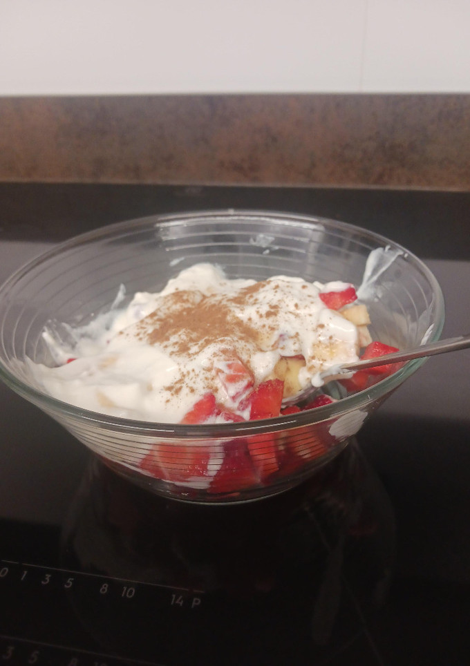 Una foto de Postre de Yogurt, Fresas y Plátano