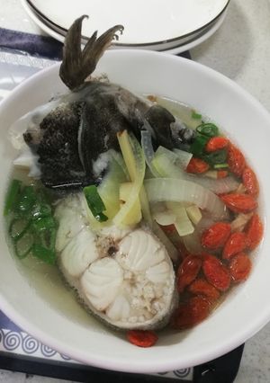 石班魚洋蔥湯 的食譜成品照片