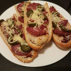 A picture of Deluxe Pizza Baguette.