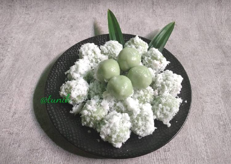 Caranya Menyajikan Klepon Pandan Kenyal Sedap Nikmat