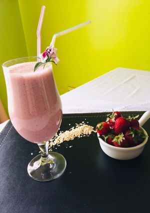 Una foto de Batido de fresas y avena