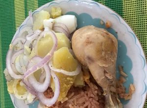 Una foto de Bocado ensalada de huevo y papas