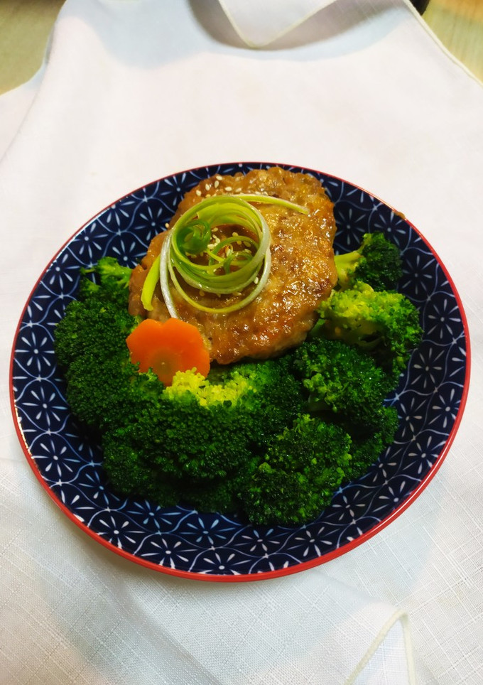 和風漢堡排佐花椰菜 的食譜成品照片