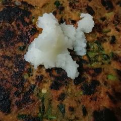 A picture of Missi Roti.
