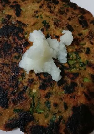A picture of Missi Roti.