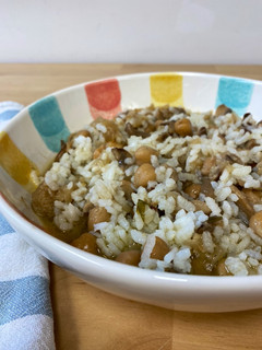 Una foto de Potaje de garbanzos con setas y coliflor