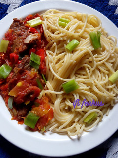 A picture of Pasta and tomatoes sauce.