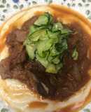 331. Mollejas e higaditos de pollo en salsa con crujiente de calabacín (principal carne)