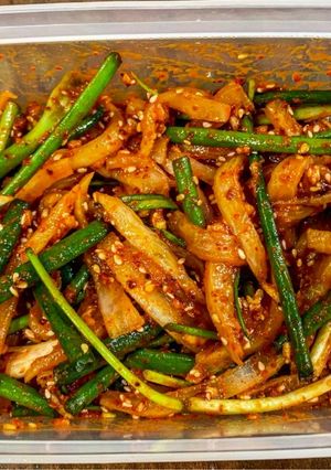 Hình của món 무생채- Củ cải thái sợi trộn Hàn Quốc.