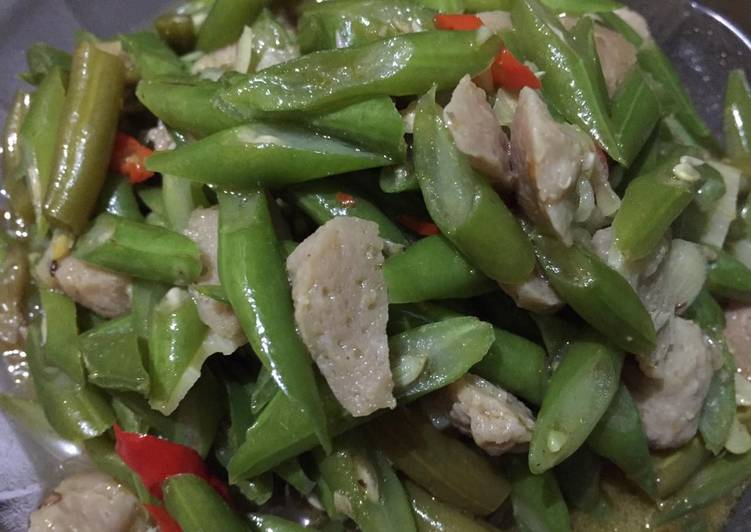 Tumis buncis bakso pedas