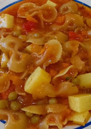 Una foto de Guiso de fideos moñitos a mi manera