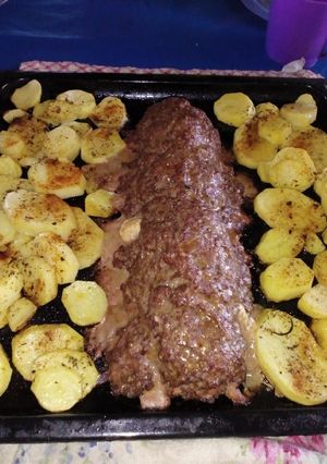 Una foto de Arrollado de carne con papas
