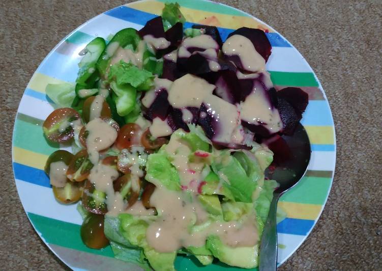 Salad Alpukat&Buah Bit