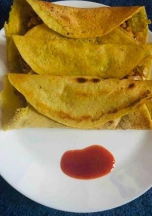 A picture of Stuffed moong daal chilla.