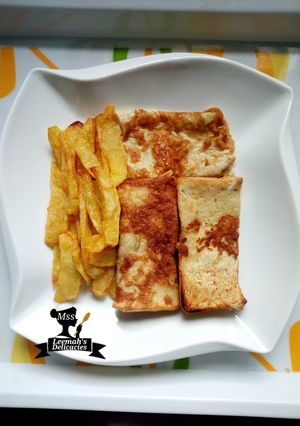 A picture of Chips, egg and Bread combo.