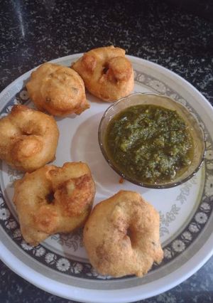 उड़द दाल के बड़े(udad daal ke vade recipe in hindi) रेसिपी मुख्य फोटो