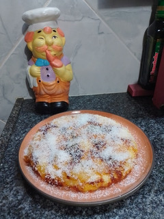 Una foto de Tortita húmeda de ricota, manzana y coco 🥧