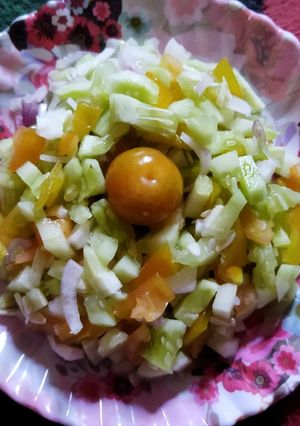 खीरा और टमाटर सलाद (kheera aur tamatar salad recipe in Hindi) रेसिपी मुख्य फोटो