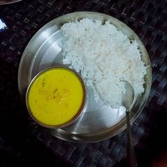 A picture of Kadi chawal.
