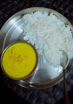 A picture of Kadi chawal.