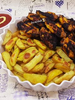عکسی از دستور بال کبابی وسیب زمینی تنوری در فر😋