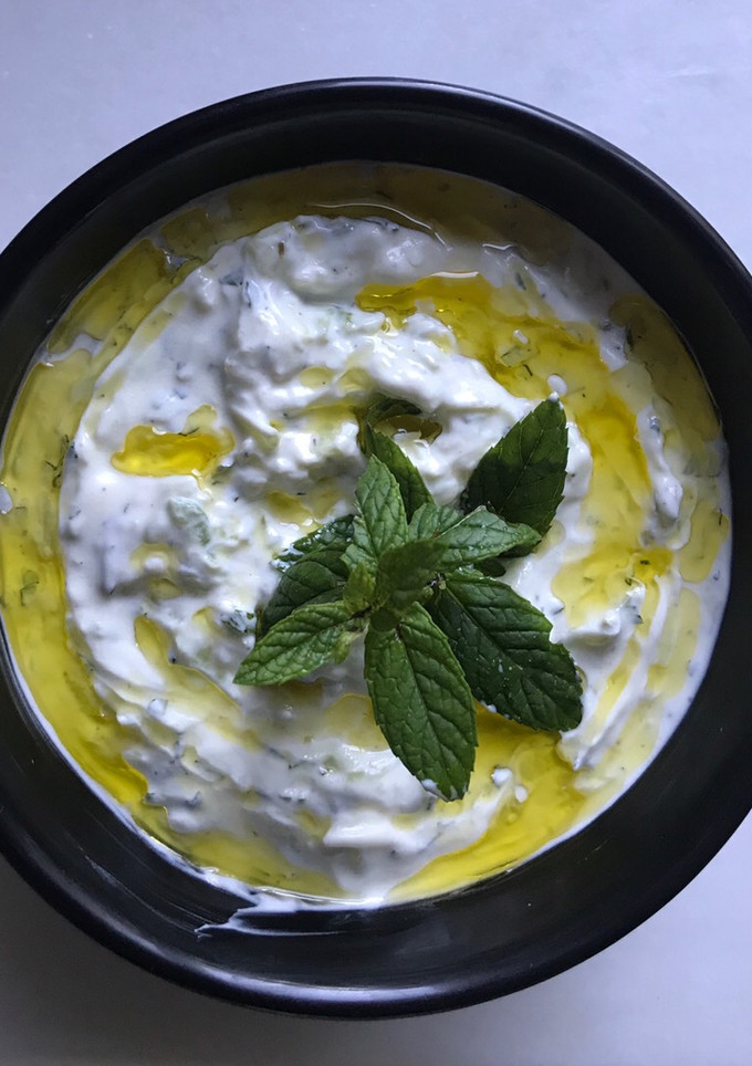 Una foto de TzatzikiSalsa griega de yogur