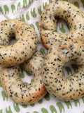 Sesame bagels with rice flour