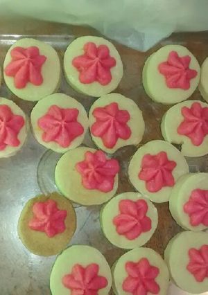 Una foto de Galletitas de manteca con crema de manteca (masas finas)